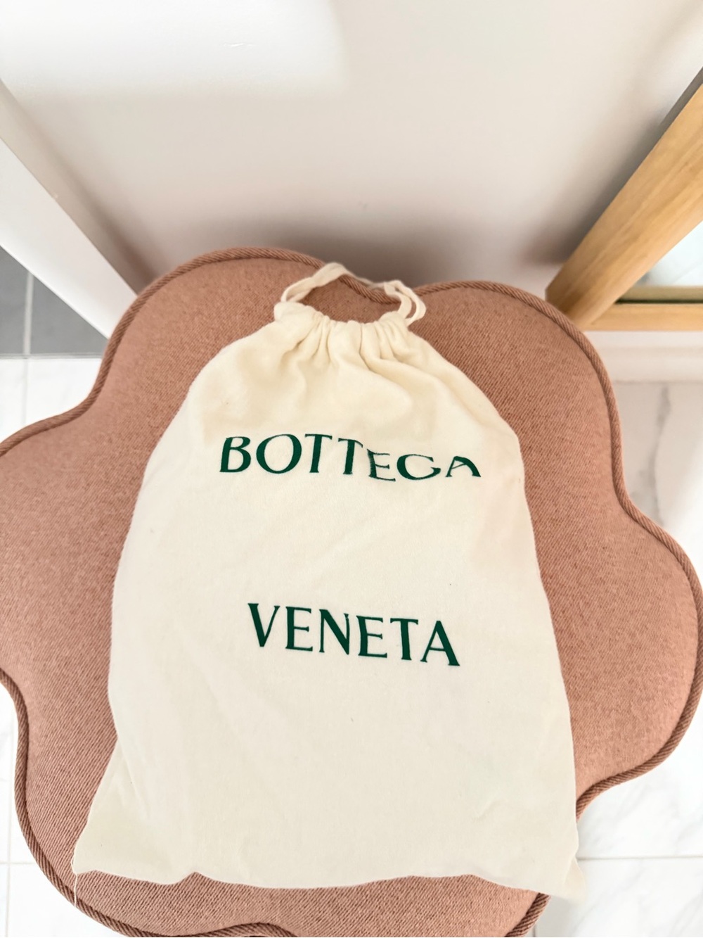 Bottega Veneta Cream Intrecciato Jodie Shoulder Bag - Picture 3 of 9